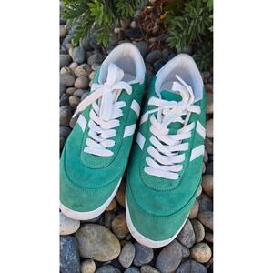 Madden NYC Green Faux Suede Retro Athletic Sneakers Womens Size 9 MMN25AM511